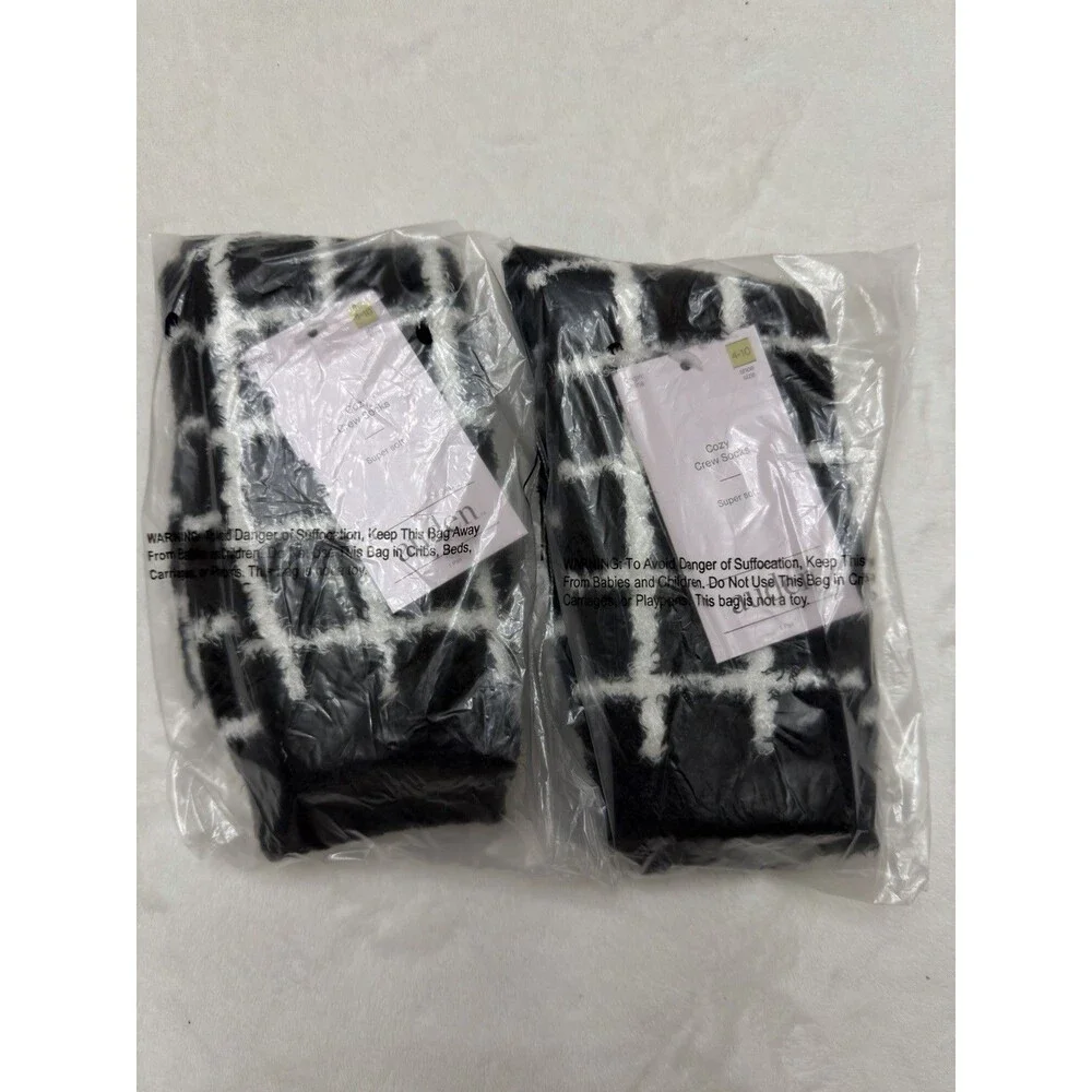 Auden Women's Cozy Crew Socks Check Pattern Black/White Size 4-10 2 Pairs